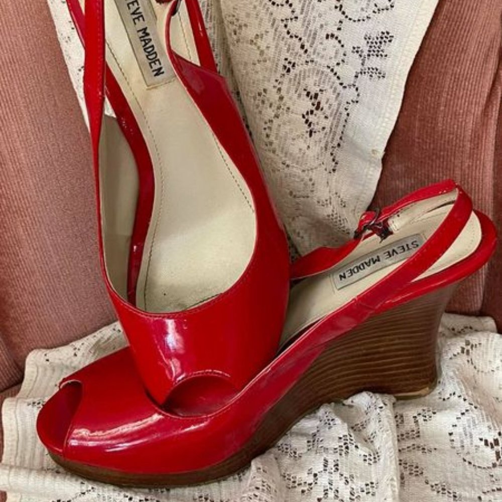 Steve Madden  Red Wedges